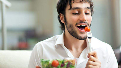 Langsames Essen der Schlankheitsratgeber für Männer